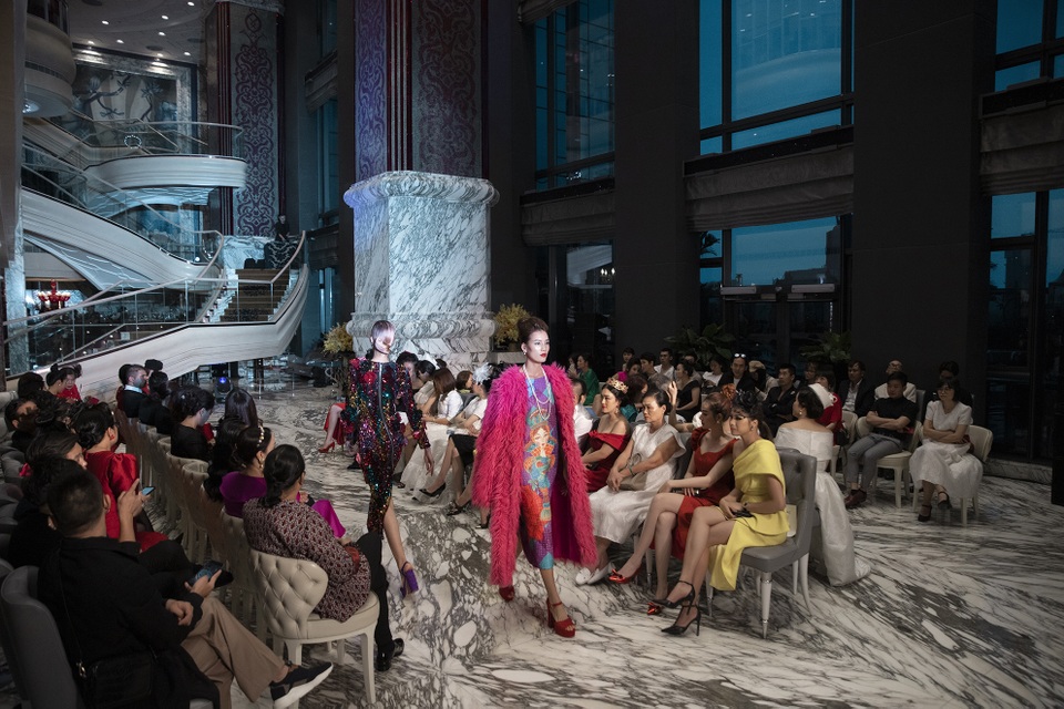 Fashionista Châu Lê Thu Hằng lái xe sang đi xem thời trang - 7 Fashionista Châu Lê Thu Hằng lái xe sang đi xem thời trang - 7