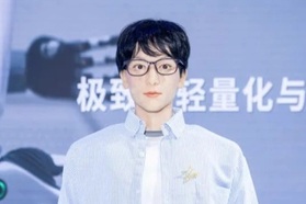 Robot đầu tiên đi học tiến sĩ gây sốt vì quá... đẹp trai