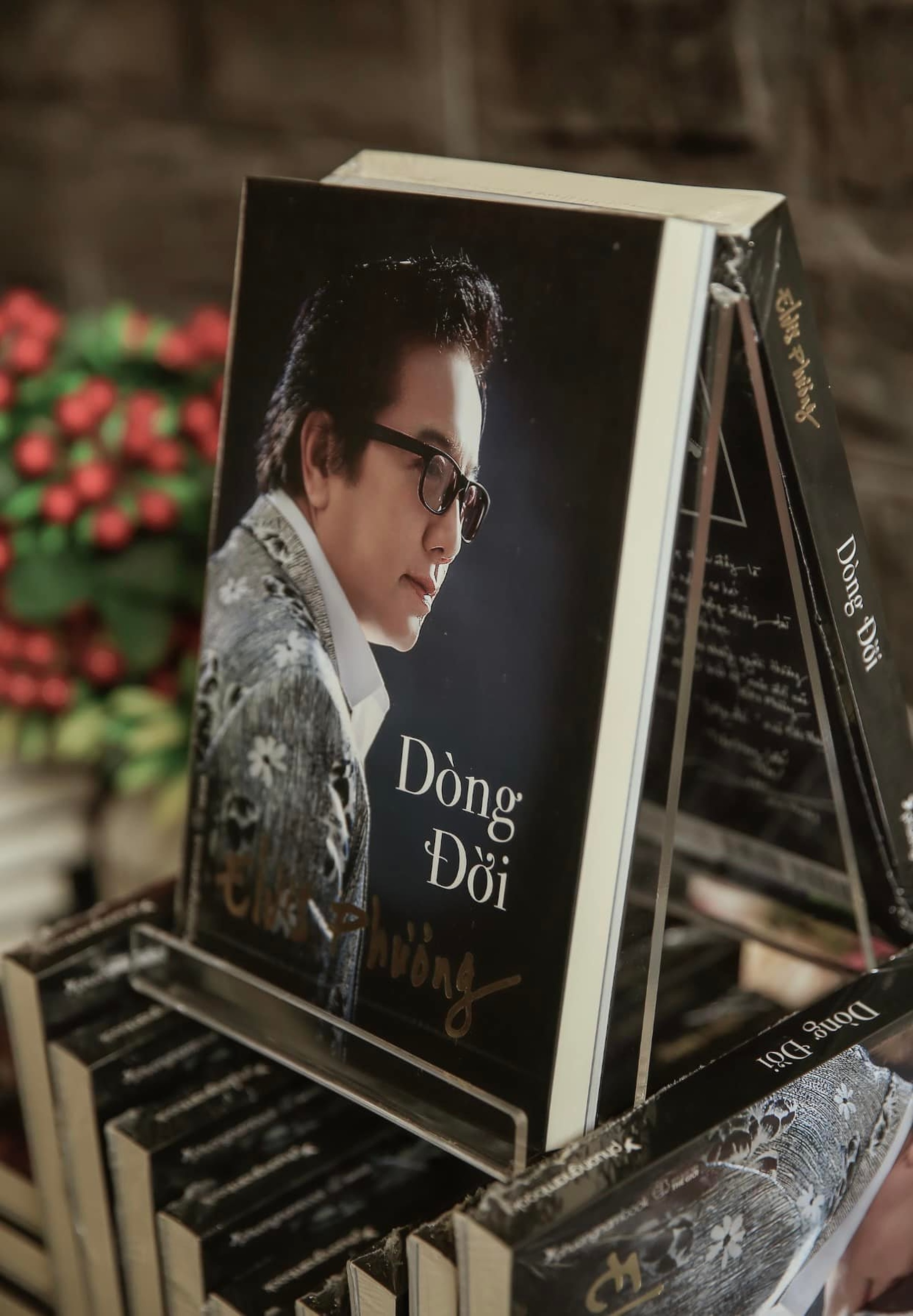 Elvis Phương: 43 năm mặn nồng bên vợ kém tuổi, lần đầu hé lộ về 4 người con - 9 Elvis Phương: 43 năm mặn nồng bên vợ kém tuổi, lần đầu hé lộ về 4 người con - 9