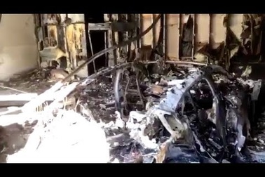 Cháy xe Porsche Taycan đang đỗ qua đêm trong nhà