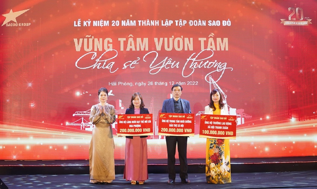 Sao Đỏ Group tuổi 20: Vững tâm, vươn tầm, chia sẻ yêu thương - 3 Sao Đỏ Group tuổi 20: Vững tâm, vươn tầm, chia sẻ yêu thương - 3
