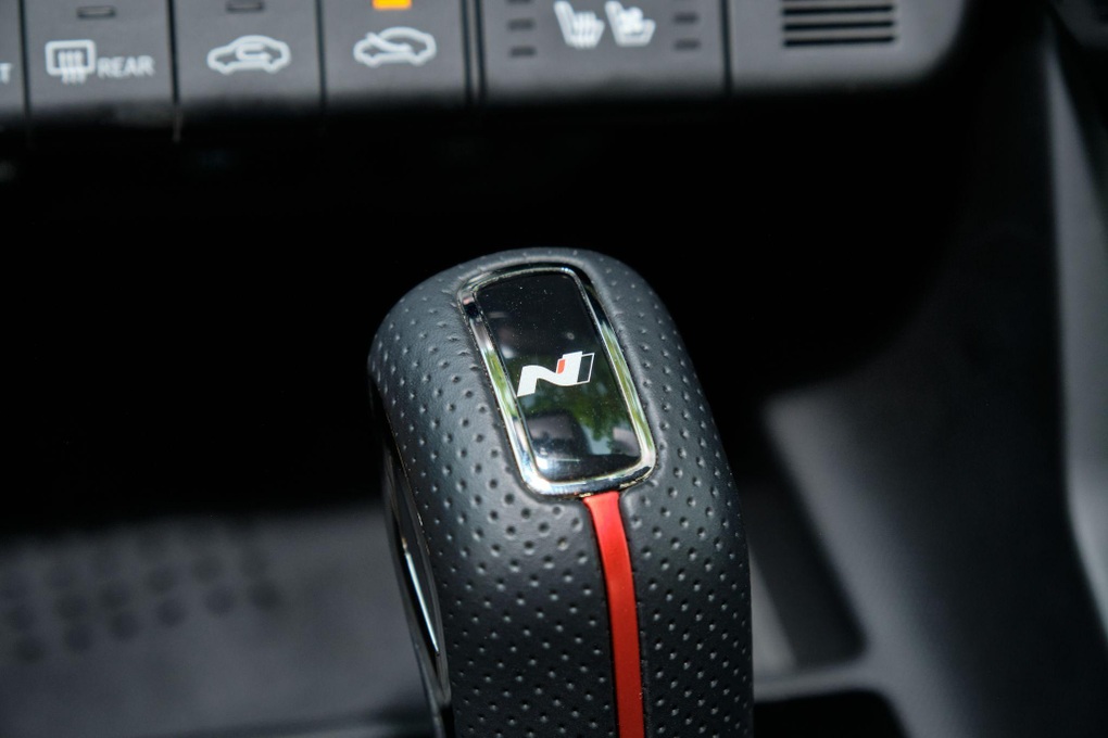 Trải nghiệm chi tiết Hyundai Elantra N-Line 2023: lái thú vị, đủ dính ghế - 18 Trải nghiệm chi tiết Hyundai Elantra N-Line 2023: lái thú vị, đủ dính ghế - 18