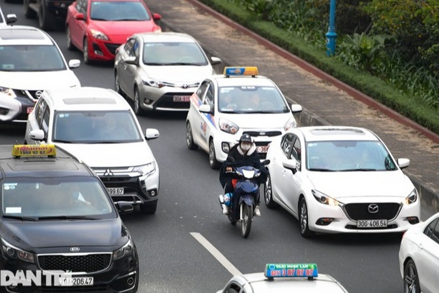 Hàng nghìn ôtô chôn chân tại cầu Nhật Tân ngày cuối kỳ nghỉ lễ - 11 Hàng nghìn ôtô chôn chân tại cầu Nhật Tân ngày cuối kỳ nghỉ lễ - 11
