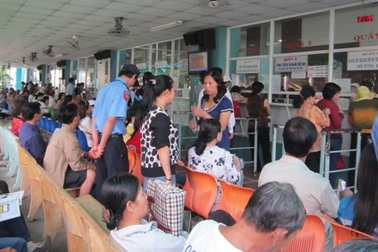 Thời gian chờ khám đang "hành hạ" người bệnh 