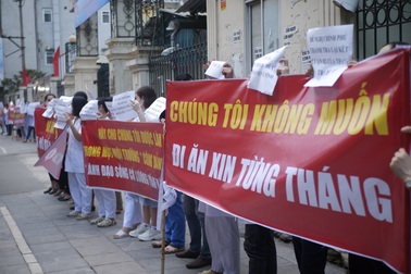 Được trả nợ lương, vì sao nhân viên BV Tuệ Tĩnh vẫn muốn "xuống đường"?