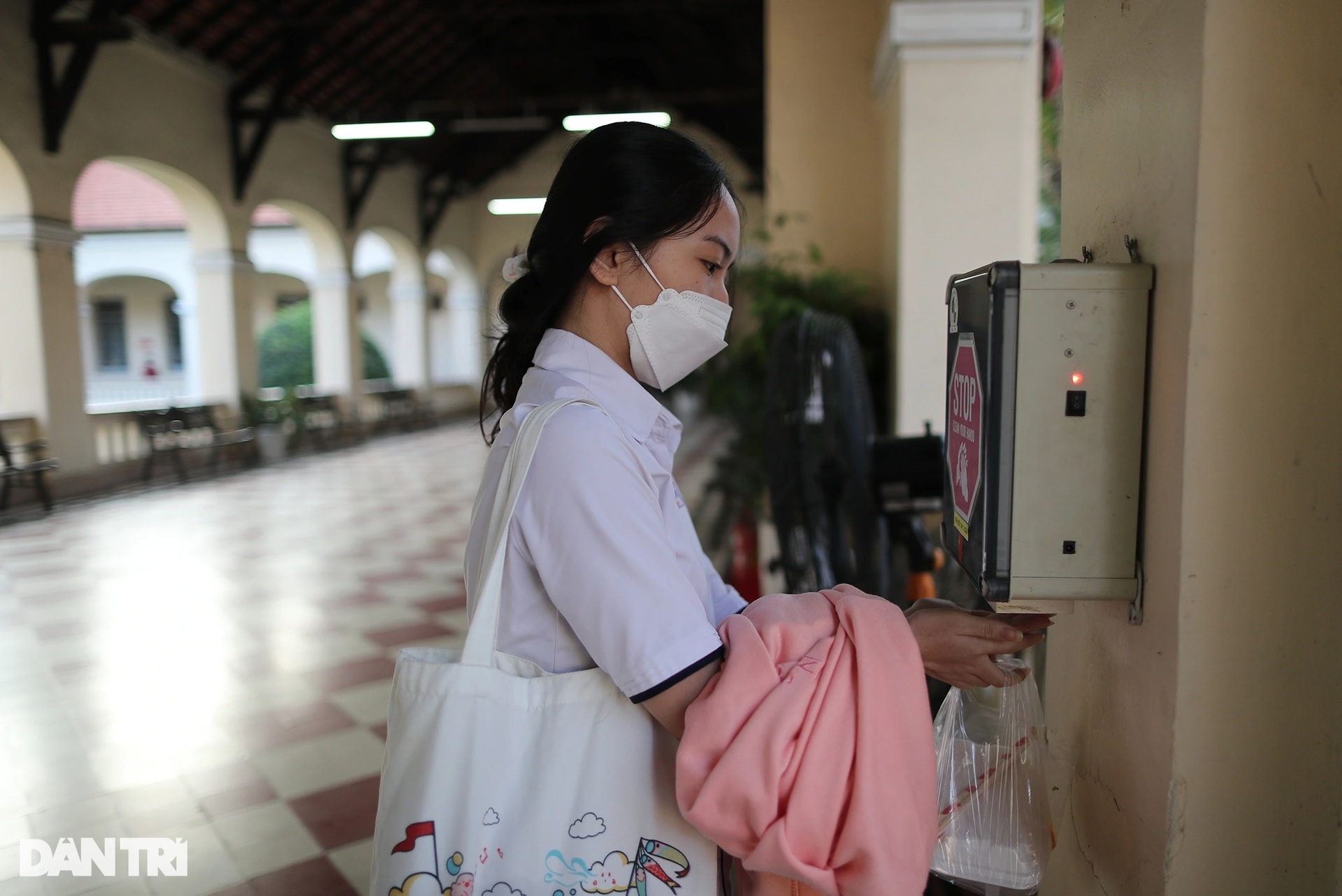 Hơn 100 nghìn học sinh TPHCM trở lại trường sau gần 8 tháng học online - 7 Hơn 100 nghìn học sinh TPHCM trở lại trường sau gần 8 tháng học online - 7