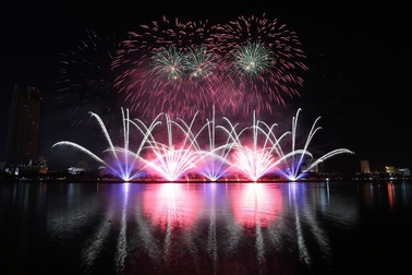 Ý và Mỹ sẽ tranh ngôi quán quân lễ hội pháo hoa Đà Nẵng 2018