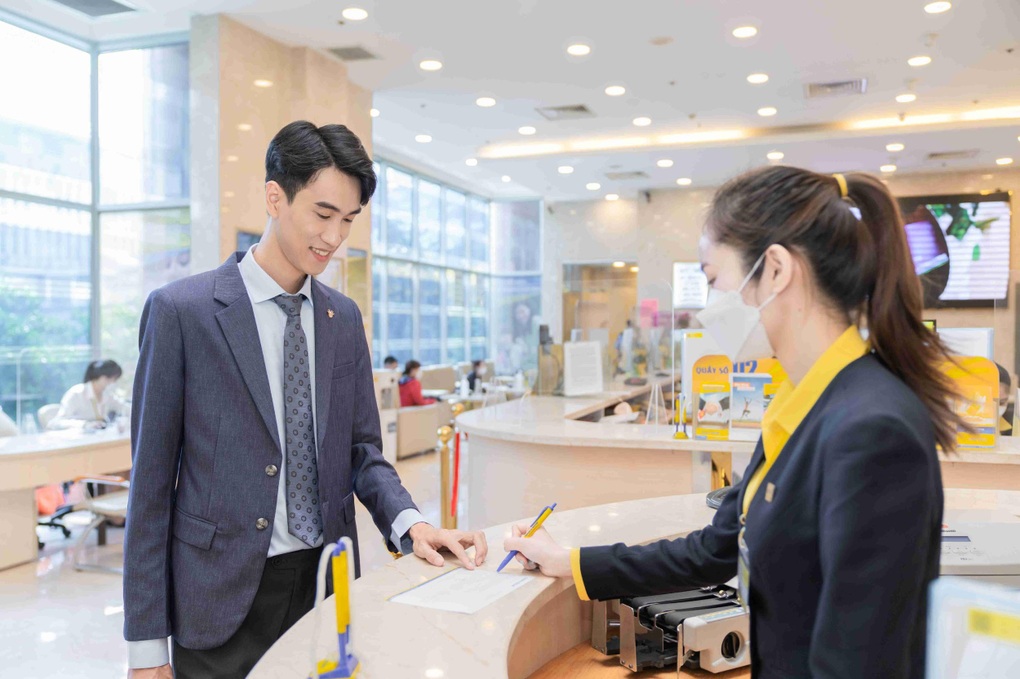 Nam A Bank nhận giải Top 10 thương hiệu tăng trưởng ấn tượng 2022 - 2