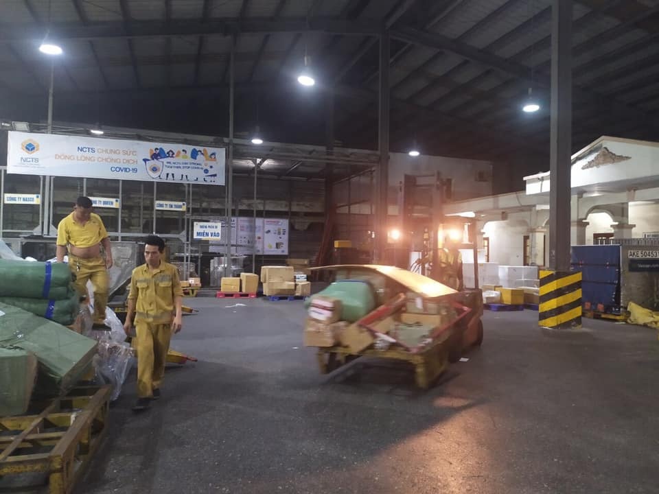 Phát hiện lô hàng lậu “khủng vừa lọt cửa khẩu sân bay Nội Bài - 3 Phát hiện lô hàng lậu “khủng vừa lọt cửa khẩu sân bay Nội Bài - 3
