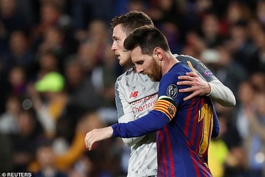 Ngôi sao Premier League mong Messi ở lại Barcelona
