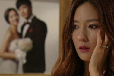 Bồ nhí của chồng tới tận nhà, đưa ra yêu cầu ngang ngược khiến vợ chết lặng