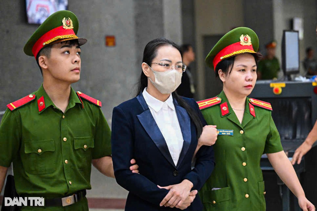 Ông Trịnh Văn Quyết và 2 em gái hầu tòa sau khi khắc phục đủ 2.500 tỷ đồng - 2 Ông Trịnh Văn Quyết và 2 em gái hầu tòa sau khi khắc phục đủ 2.500 tỷ đồng - 2