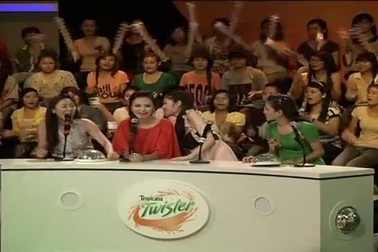 Hoa hậu Diễm Hương trổ tài ca hát