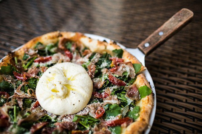 Báo CNN hết lời ca ngợt nhà máy làm phô mai đặt tại Đà Lạt của Pizza 4P's, cho rằng đây là nguyên liệu giúp nâng tầm món ăn Việt - Ảnh 6.