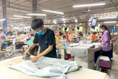 Tăng giờ làm thêm cần đảm bảo lương ngày nghỉ lễ, giới hạn làm trong ngày