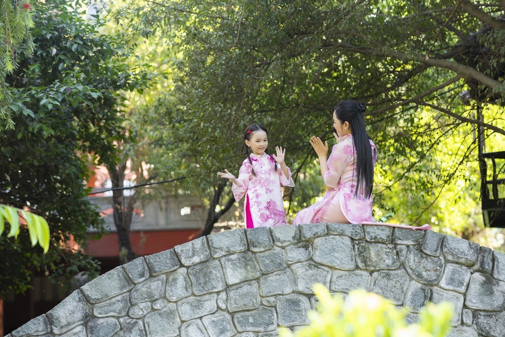 Ca sĩ Duyên Quỳnh tưởng nhớ mẹ quá cố, tự nhắc bản thân không sa ngã - 1 Ca sĩ Duyên Quỳnh tưởng nhớ mẹ quá cố, tự nhắc bản thân không sa ngã - 1