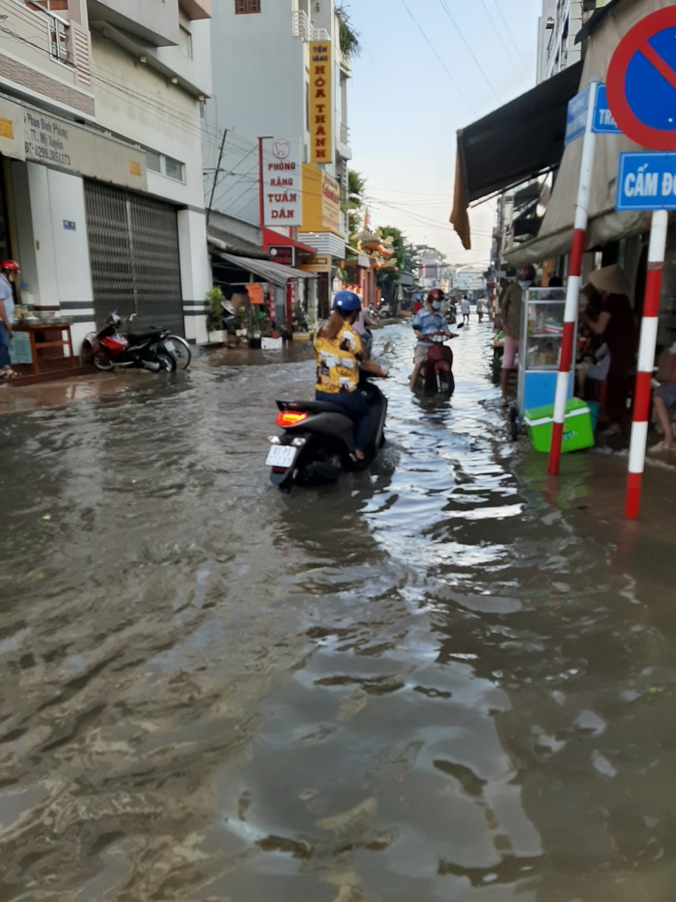 Triều cường “bủa vây” khiến một thị trấn ngập nặng ở Sóc Trăng! - 9 Triều cường “bủa vây” khiến một thị trấn ngập nặng ở Sóc Trăng! - 9