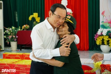 Bí thư Thành ủy TPHCM thăm thương bệnh binh, người có công Long Đất