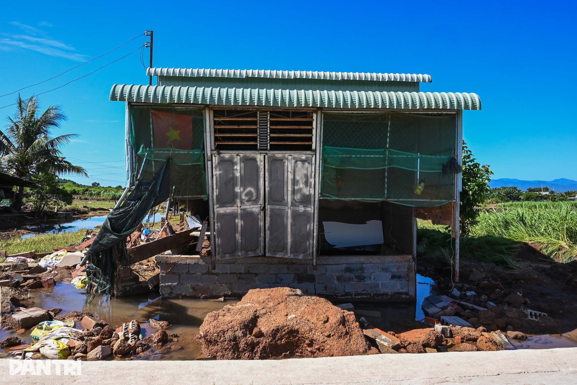 Xóm nghèo tan hoang, người dân Lâm Đồng trắng tay sau trận lũ lịch sử - 13 Xóm nghèo tan hoang, người dân Lâm Đồng trắng tay sau trận lũ lịch sử - 13