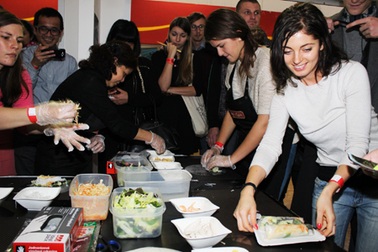 Quảng bá ẩm thực Việt tại Séc: Từ Facebook ra chợ Bò