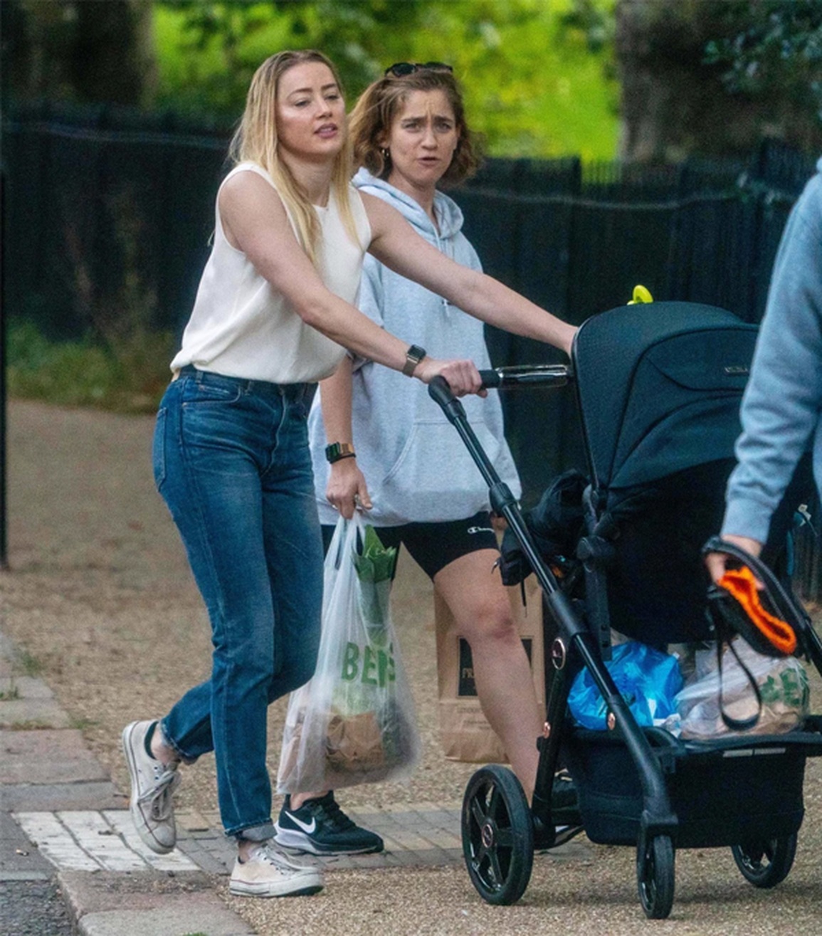 Bí ẩn về con gái Amber Heard và nghi vấn Elon Musk là cha đứa trẻ - 2 Bí ẩn về con gái Amber Heard và nghi vấn Elon Musk là cha đứa trẻ - 2