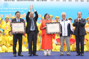 Xác lập kỷ lục “Đồng diễn thể dục dưỡng sinh với 5000 người cao tuổi”