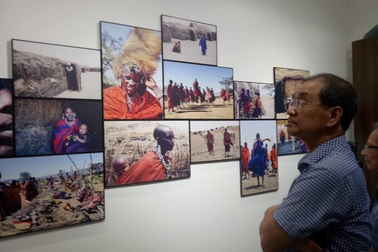 Xúc động khoảnh khắc đời thường qua “Những câu chuyện bằng ảnh”