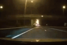 Rợn người khoảnh khắc xe container mất lái, lao thẳng vào xe ngược chiều