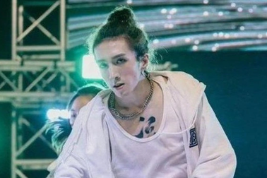 Bi kịch từ vụ tai nạn rơi màn hình nặng 600kg khiến vũ công bị liệt