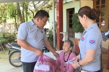 Anh thợ cắt tóc gieo yêu thương nơi vùng cao