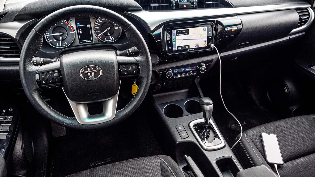 Toyota Hilux giá tăng gần 180 triệu đồng, tự làm khó khi trở lại Việt Nam - 2 Toyota Hilux giá tăng gần 180 triệu đồng, tự làm khó khi trở lại Việt Nam - 2