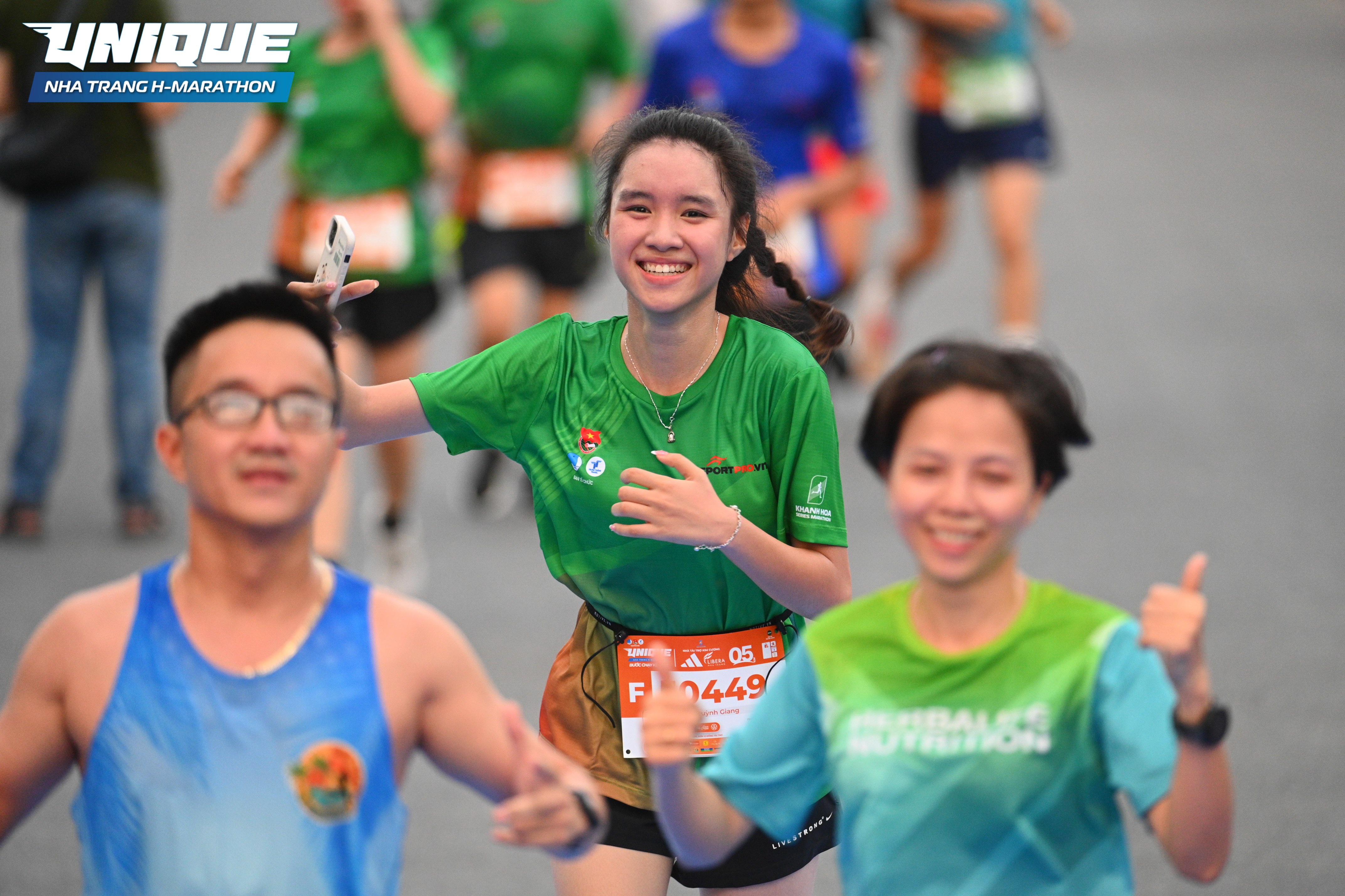 Những bóng hồng trên đường chạy Unique Nha Trang H-Marathon 2024 - 4
