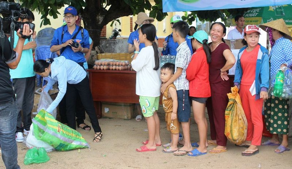Thanh niên Bình Định tình nguyện vì môi trường biển sạch - 2 Thanh niên Bình Định tình nguyện vì môi trường biển sạch - 2