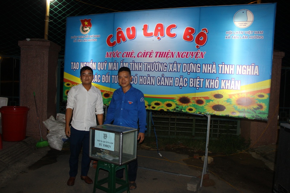 Xây nhà cho người nghèo từ những cốc nước chè vỉa hè - 3 Xây nhà cho người nghèo từ những cốc nước chè vỉa hè - 3
