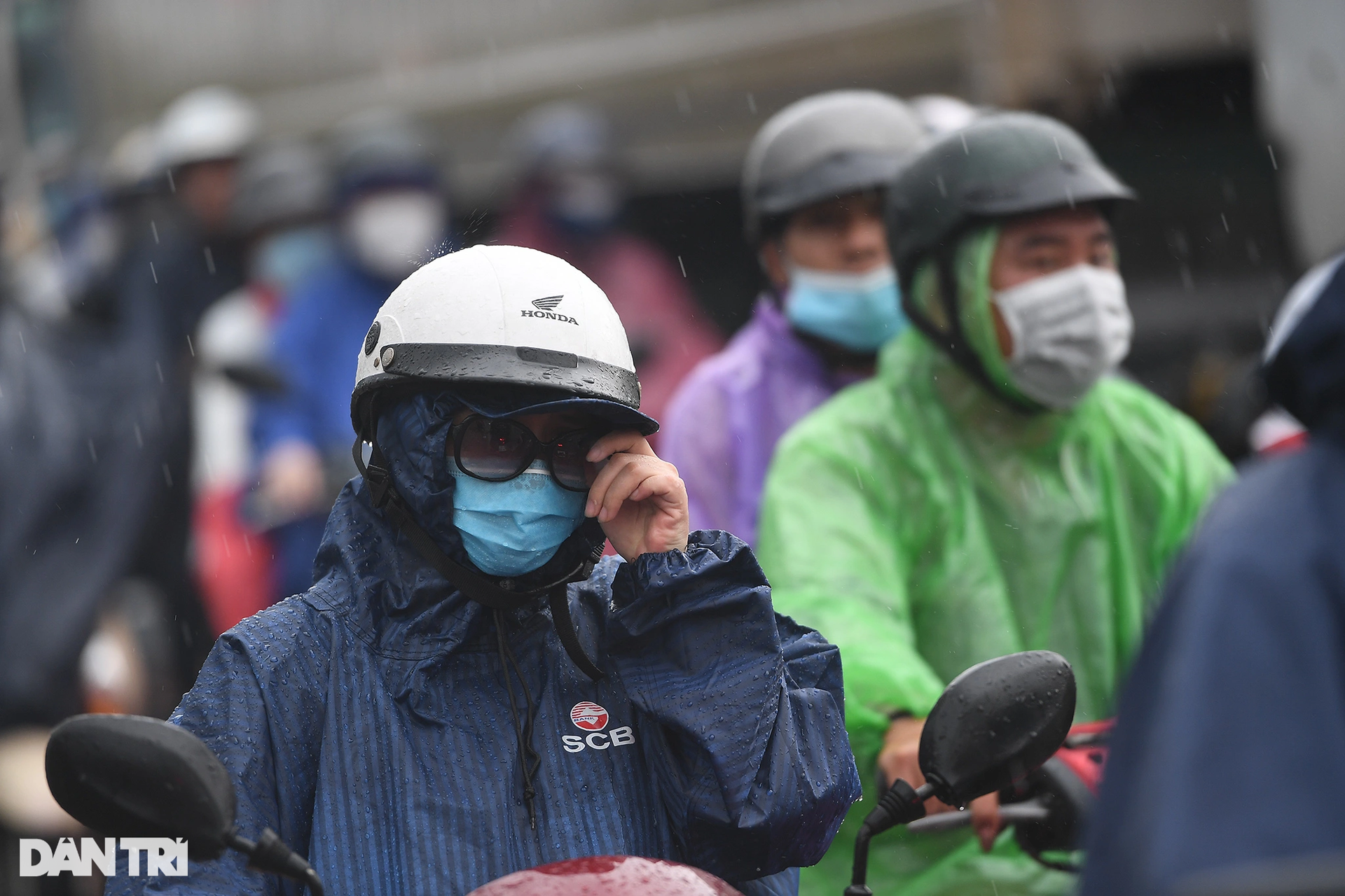 Dòng xe container kẹt từ trưa đến chiều, kéo dài gần 2km trên cầu Phú Mỹ - 9 Dòng xe container kẹt từ trưa đến chiều, kéo dài gần 2km trên cầu Phú Mỹ - 9