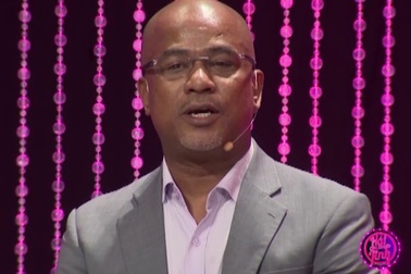 Khát khao đong đầy nước mắt trong hành trình tìm mẹ của ca sỹ gốc Việt Randy