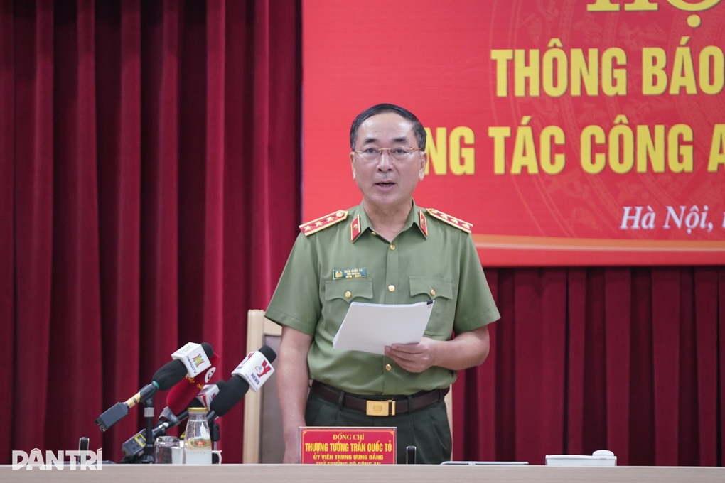 Bộ Công an thu hồi 500 lượng vàng cùng 1.000 sổ đỏ trong vụ Phúc Sơn - 1 Bộ Công an thu hồi 500 lượng vàng cùng 1.000 sổ đỏ trong vụ Phúc Sơn - 1