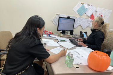 Du học "non", dễ mất con