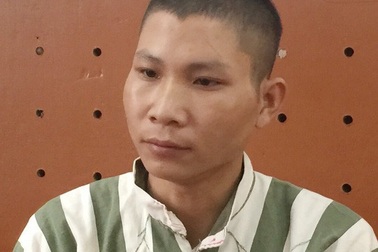 Cha dượng phá cửa sổ, chui vào hãm hiếp bé gái 8 tuổi