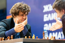 "Vua cờ" Carlsen lần thứ tư vô địch cờ nhanh thế giới