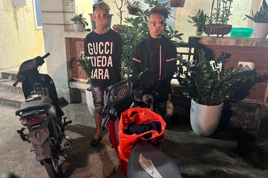 Bắt 2 đối tượng chuyên trùm kín đầu, cầm dao quắm đi cướp xe máy