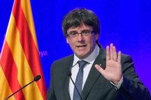 Catalonia ký tuyên bố độc lập, nhưng hoãn ly khai Tây Ban Nha