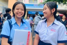 Đề thi tiếng Anh vào lớp 10 TPHCM, học sinh cười vang: “Đề gì mà dễ thế!”