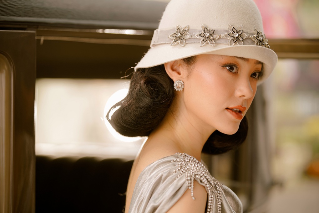 Minh Hằng phản ứng bất ngờ khi bị ép khoe ảnh chồng - 3 Minh Hằng phản ứng bất ngờ khi bị ép khoe ảnh chồng - 3