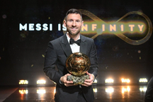 Lionel Messi lập hàng loạt kỷ lục vĩ đại sau khi giành Quả bóng vàng