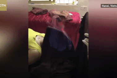 Báo nước ngoài giới thiệu “Hỏa liệu pháp” - Phương pháp làm đẹp lạ của Việt Nam