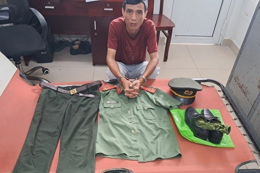 Nổ có mối quan hệ ở Bộ Công an để lừa đảo - 1 Nổ có mối quan hệ ở Bộ Công an để lừa đảo - 1