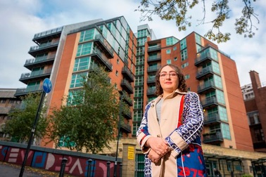 Cô gái trẻ vỡ nợ sau khi dốc hết tiền tiết kiệm mua căn hộ