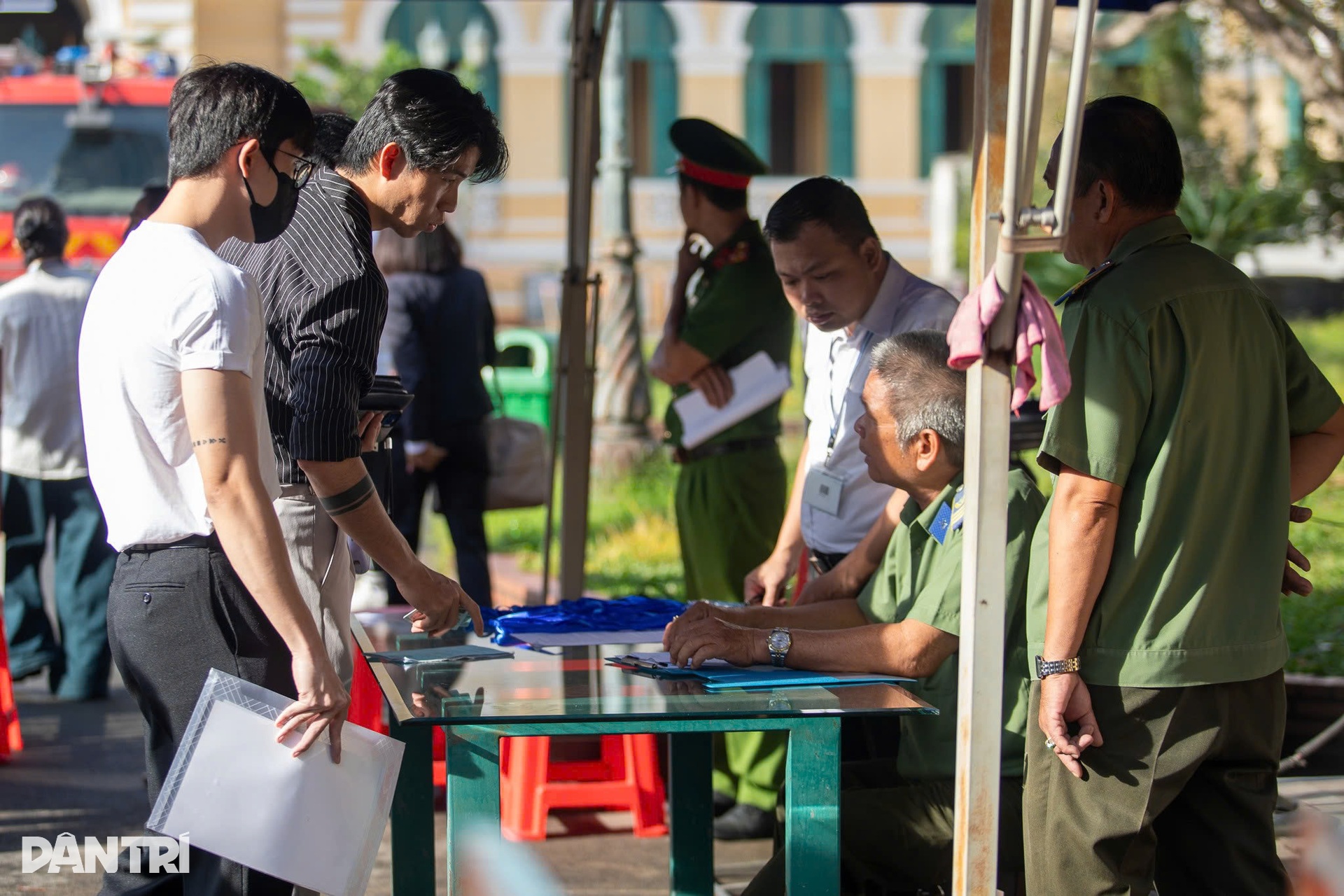 Hình ảnh hoa hậu Thuỳ Tiên, Quang Linh Vlogs, Hằng Du Mục tại phiên toà - 11