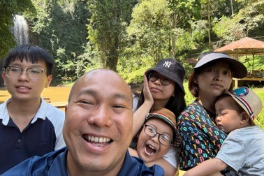 Ông bố 4 con ở Hà nội tự thiết kế trại hè, đưa gia đình xuyên Việt 3.200km
